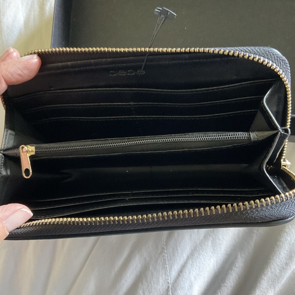 NWOT Bebe Black zipped with gold trim wallet with box - Picture 4 of 5